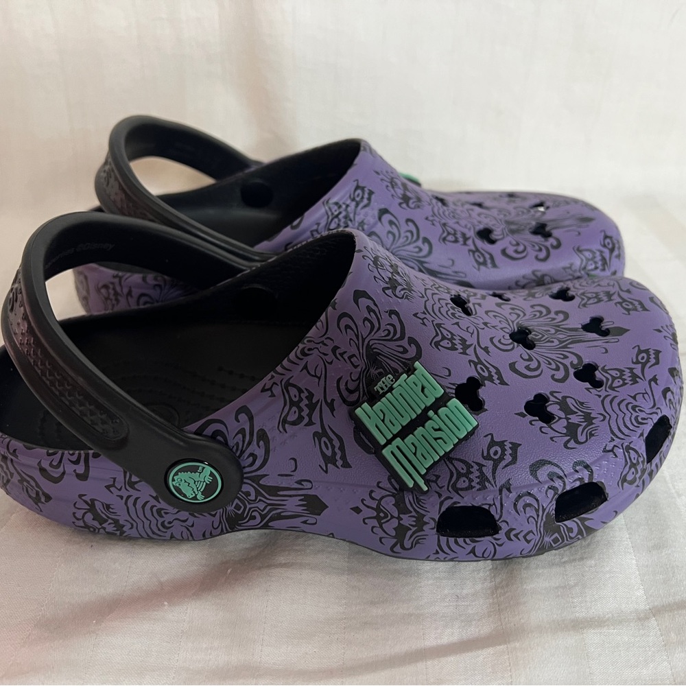 Disney Haunted Mansion Crocs women size 7 Purchased new / worn once purple